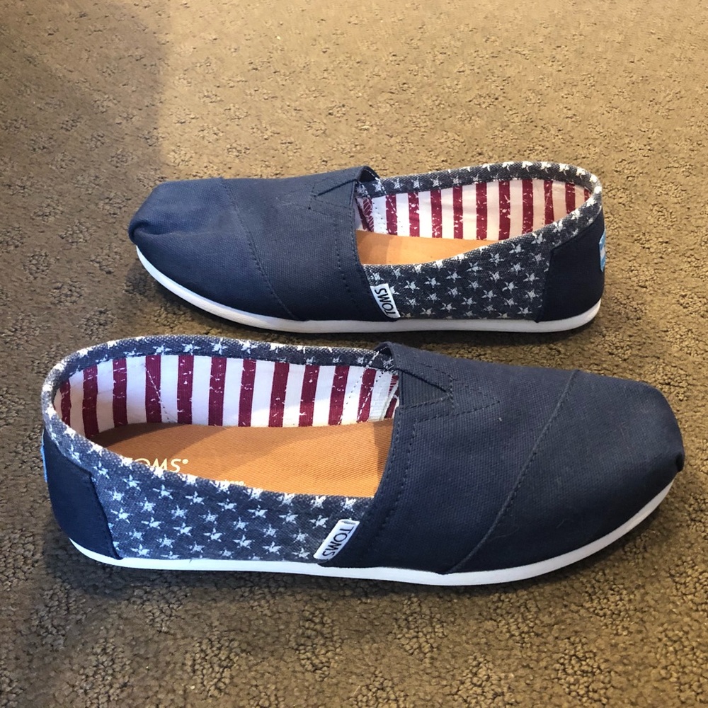 NWOT Toms 8.5 American flag navy blue